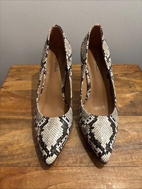 Jaro Vega Snake-Print Pointed Toe Pumps - White/Black